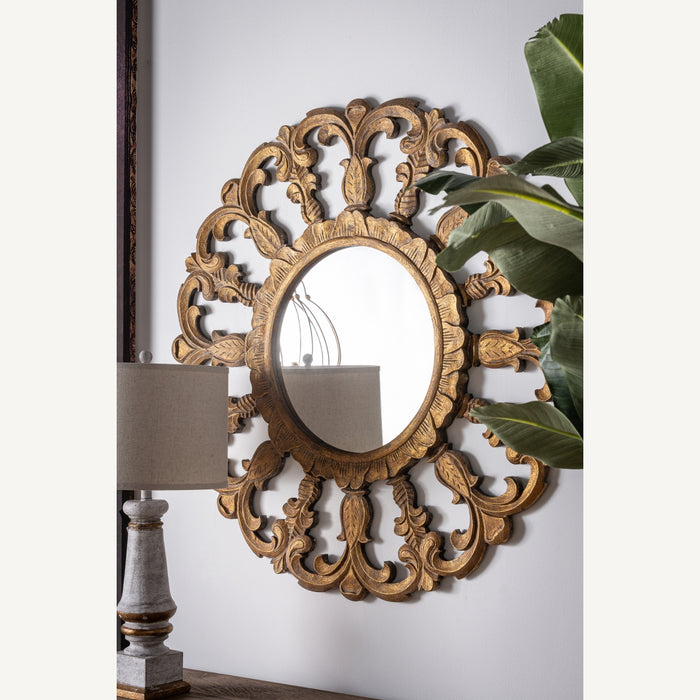 Add a touch of elegance to your space with the Charpey Mirror in old gold color. This Art Deco-style mirror features a stunning frame made of tropical wood, showcasing the beauty of natural materials