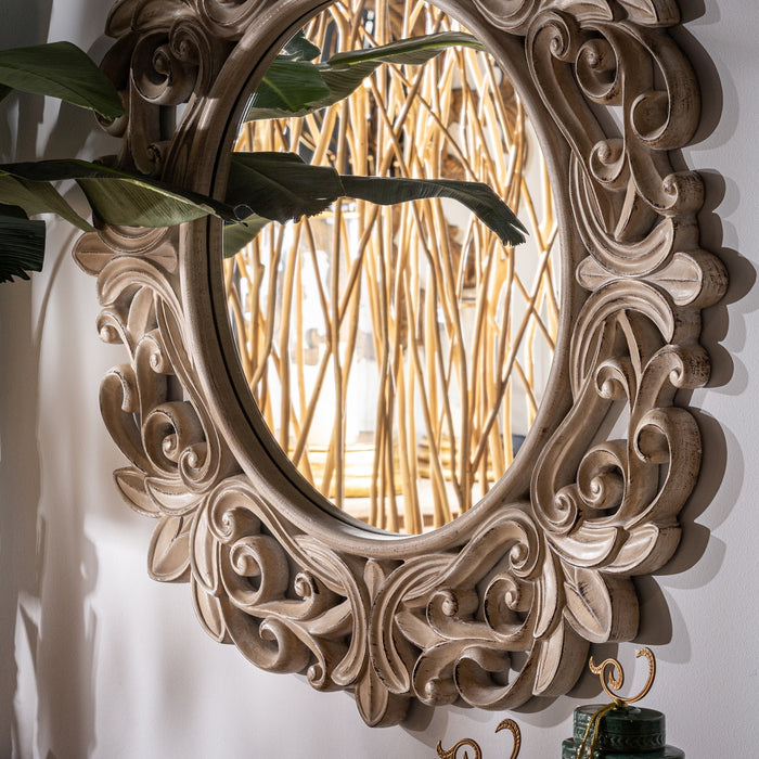 The ENNA mirror is a stunning addition to your space, featuring a silver distressed color that exudes classic style. Crafted with precision, this mirror is made of tropical wood. Whether placed in a traditional or vintage-inspired setting, the ENNA mirror effortlessly enhances the overall aesthetic