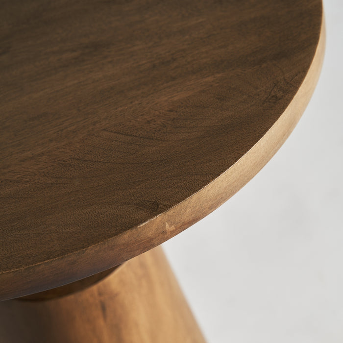 Introducing the Beaune Side Table, the perfect addition to your home. Crafted from luxurious mango wood, its natural color and contemporary style exude elegance and sophistication