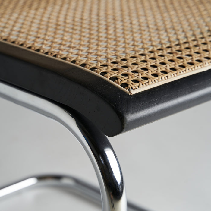 The SINS chair is a stunning addition to any modern interior, boasting a sleek and contemporary design that is both stylish and functional. With its black and natural color palette, this chair offers a bold and striking contrast that is sure to catch the eye