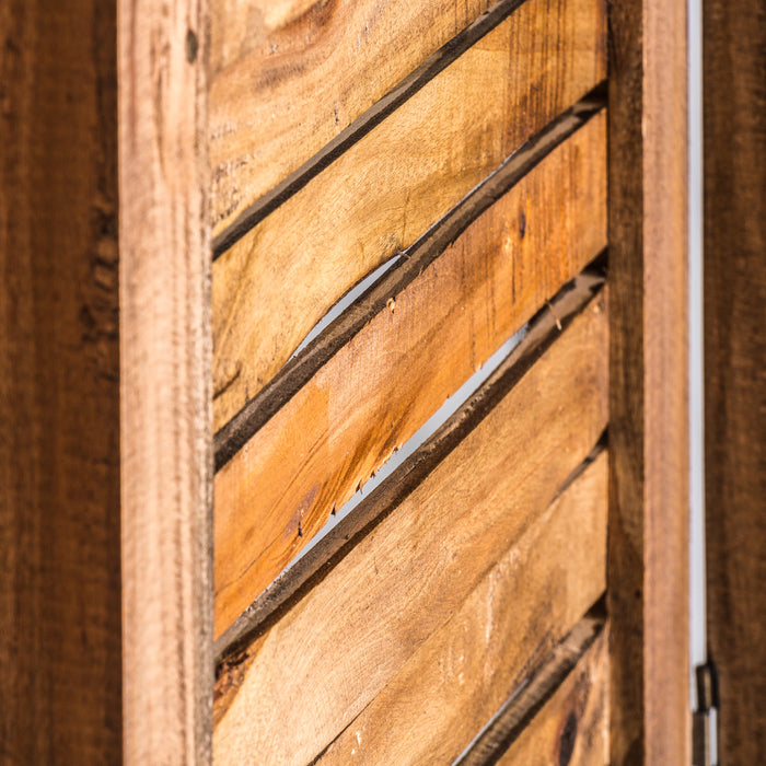 The Dellach Room Divider is a stunning colonial-style addition to any space, crafted from high-quality mahogany wood with intricate details and warm hues