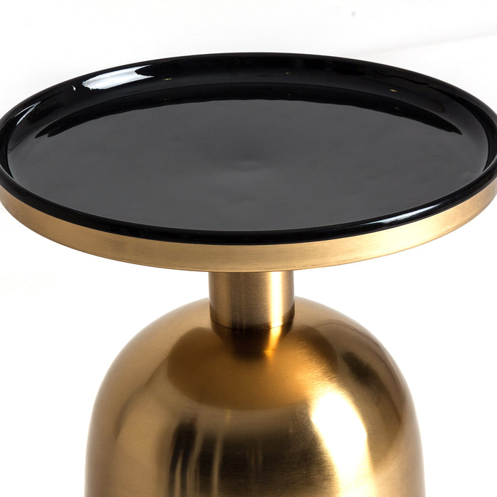 Add a touch of Art Deco elegance to your space with the exquisite Side Table Garseten. Its sleek design features a striking combination of black and gold colors, creating a bold and sophisticated look