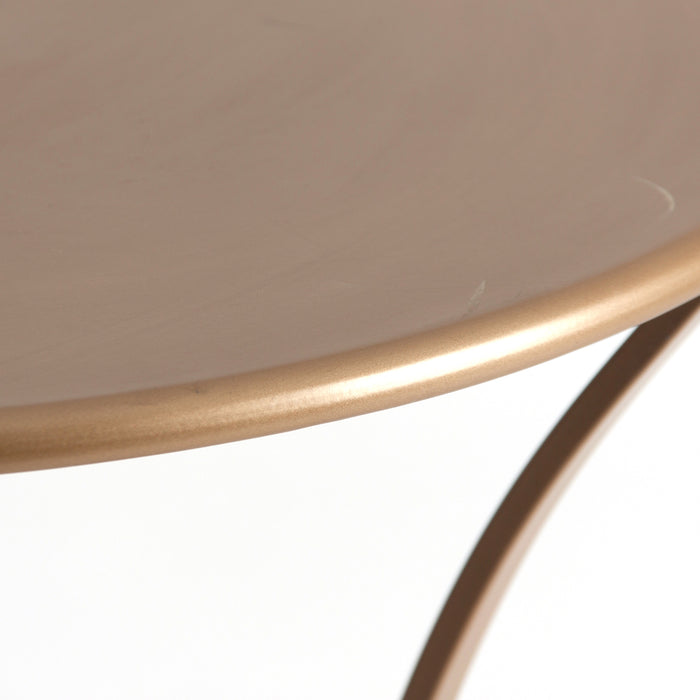  The Round Reit Bar Table, gleaming in a lustrous copper shade, is a testament to the opulent aesthetics of Art Deco design. Entirely forged from iron, its durability matches its elegance, making it a stunning centerpiece for any sophisticated setting