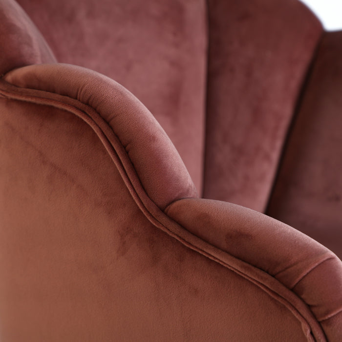 The Setti Armchair, draped in a delicate pink shade, beautifully channels the quaint and romantic vibes of the Shabby Chic aesthetic. Expertly carved from pine wood and enhanced with birch wood detailing, its allure is further elevated by the plush touch of velvet upholstery