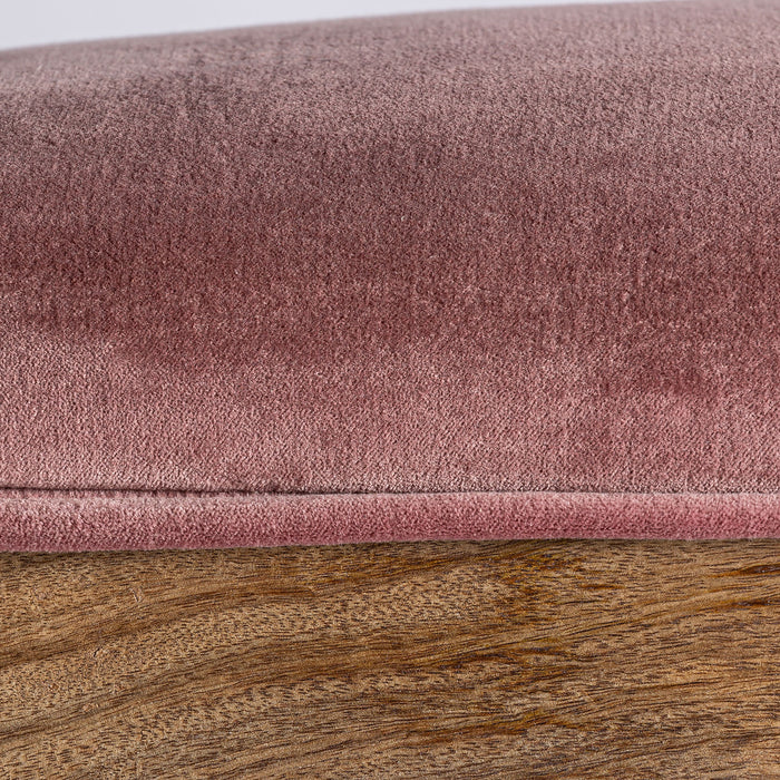 Tardiano bed foot stool, in a charming pink shade, perfectly captures the romantic essence of the shabby chic aesthetic. Carved from mango wood and adorned with plush pink velvet cushioned by foam, it exudes a sense of soft, vintage elegance