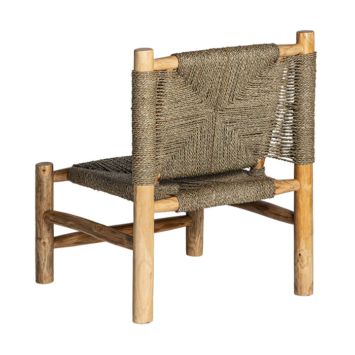 Introducing the Manhula Armchair - a stunning addition to any outdoor space. Crafted with a blend of raffia and teak wood, this armchair combines natural materials with colonial style. Enjoy the luxury of sophistication and the outdoors with the Armchair Manhula.