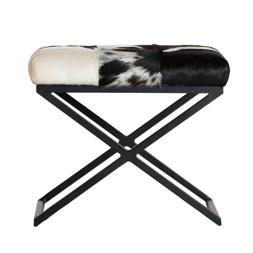 The TRIM bed foot stool, presented in a striking black & white combination, encapsulates the timeless charm of vintage design. Crafted from robust iron and paired with luxurious leather cushioned by foam, it offers both aesthetics and comfort