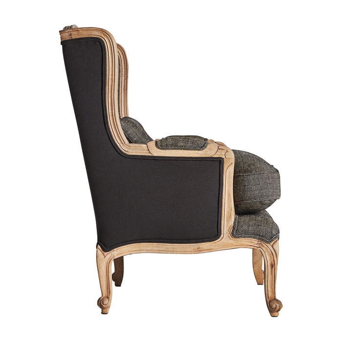 The Ruoms armchair, presented in muted grey and natural tones, showcases the enduring allure of colonial style. Crafted meticulously from mango wood and seamlessly paired with resilient polyester, it stands as a harmonious blend of form and function