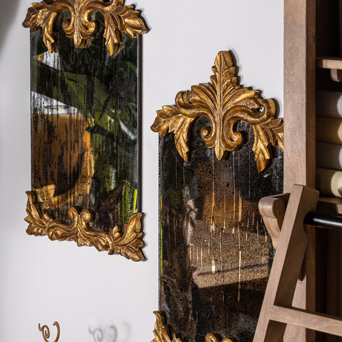 Elevate your space with the Mirror Hellimer, a stunning addition to your classic-inspired decor. The old gold color exudes warmth and charm, while the meticulously crafted mdf frame and mirror create a captivating focal point