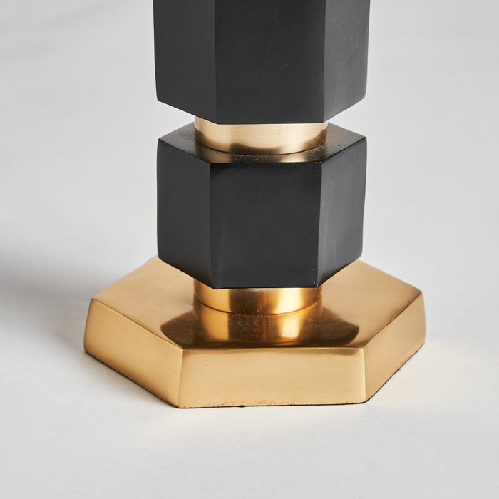 The HILMA table lamp exudes a sense of elegance and sophistication with its sleek design and black color, all in an Art Deco style. Crafted from high-quality brass, this table lamp showcases both durability and timeless beauty